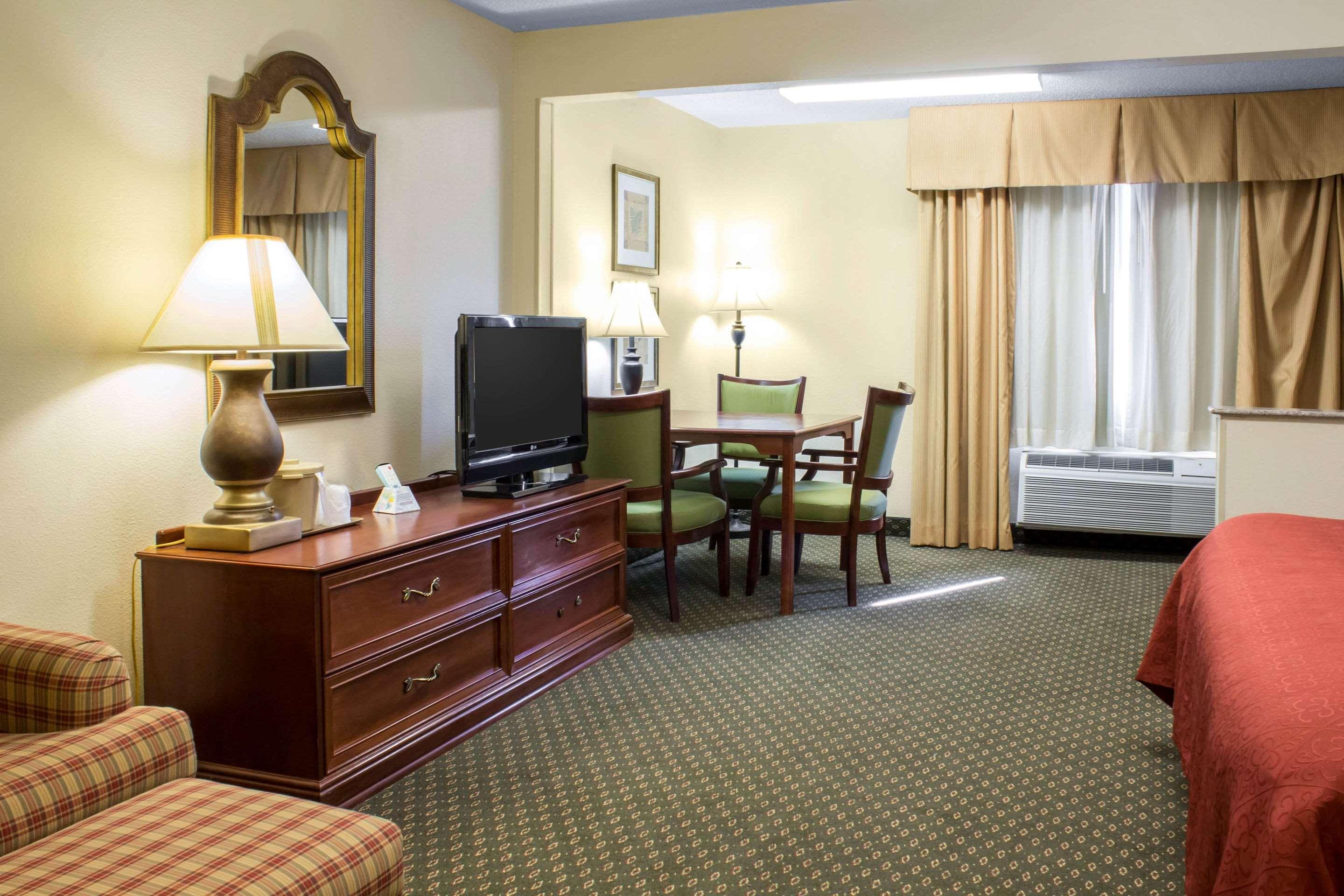 Quality Inn & Suites Су Сити Екстериор снимка